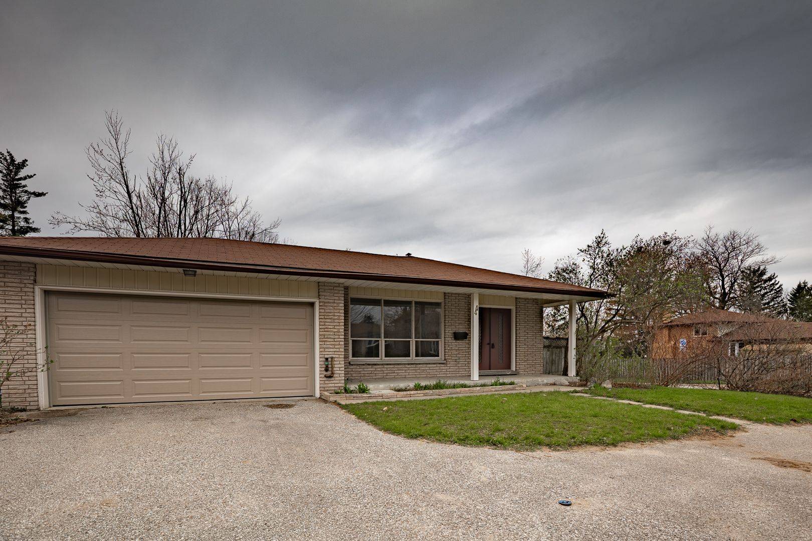 44 Marshall ST, Barrie, ON L4N 3S7
