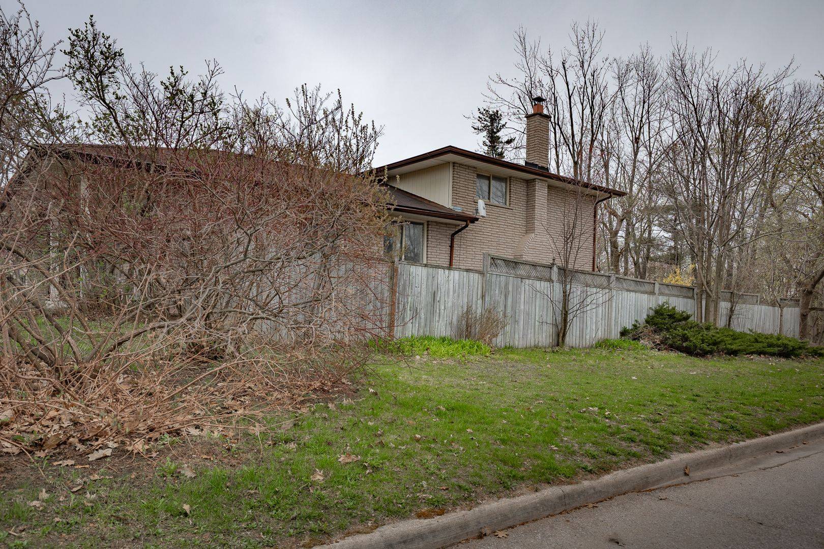 44 Marshall ST, Barrie, ON L4N 3S7
