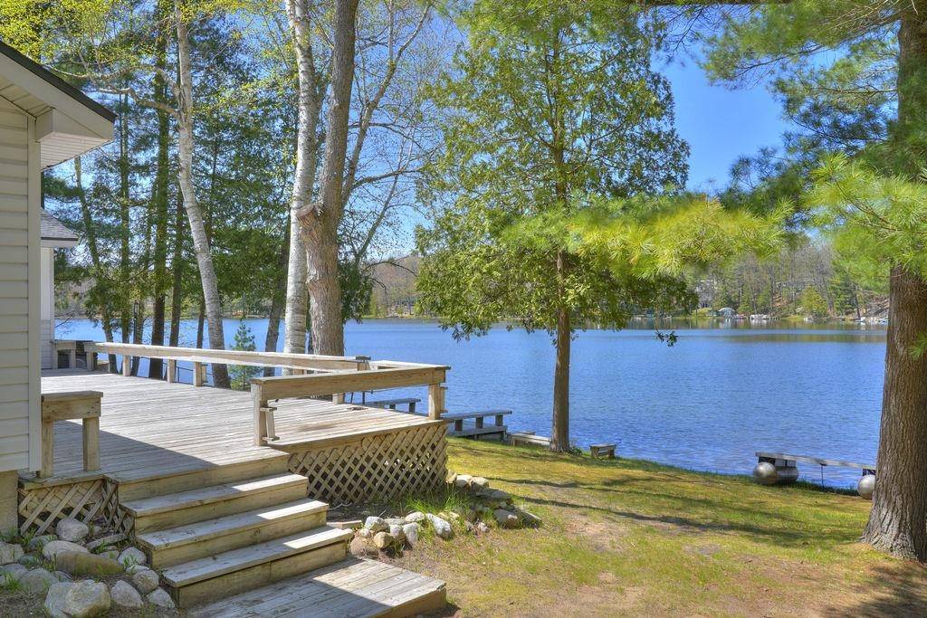 329 Birchwood LN, East Bay Twp, MI 49696