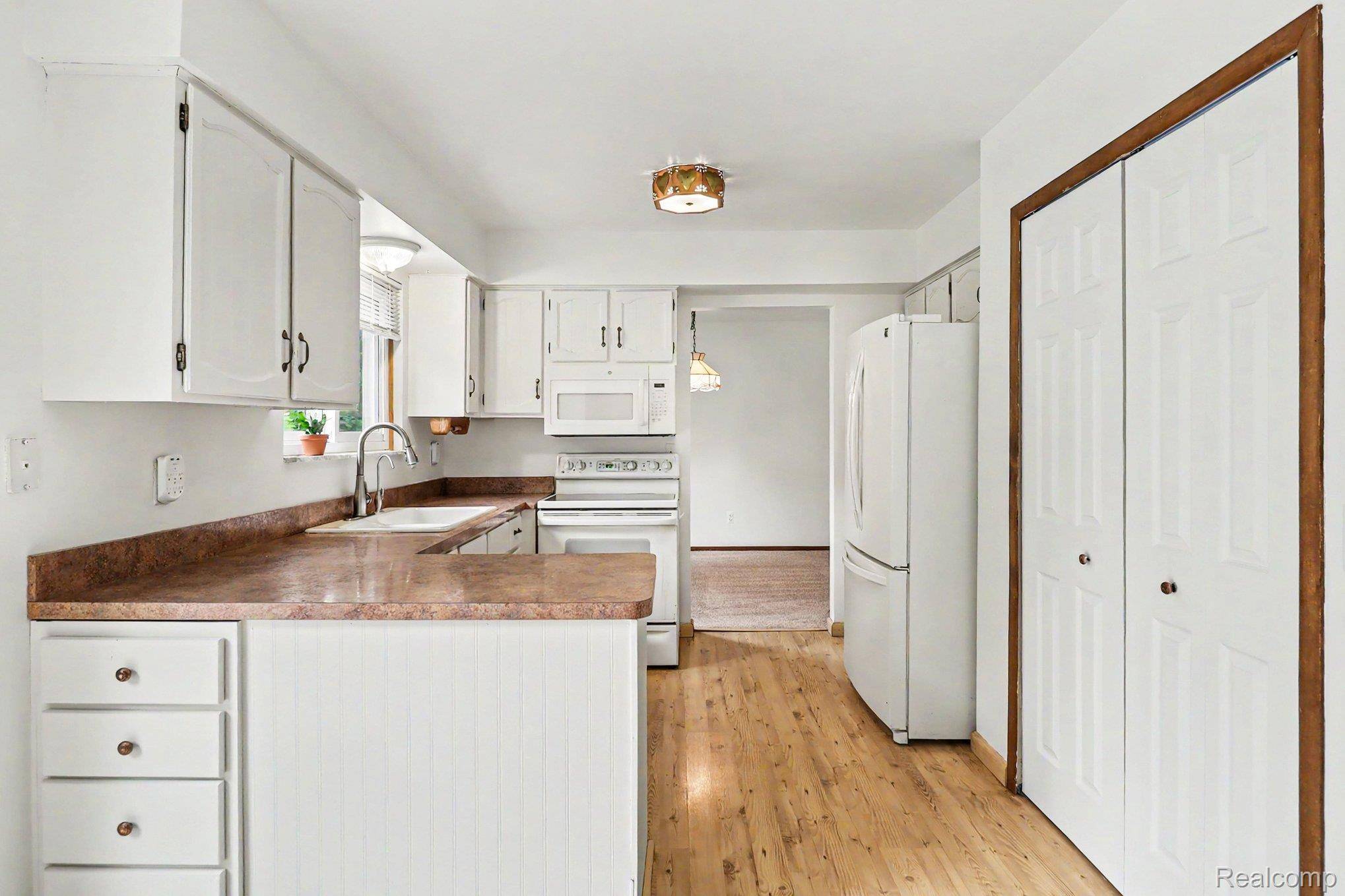 11465 Cedar Island RD, White Lake Charter Township, MI 48386