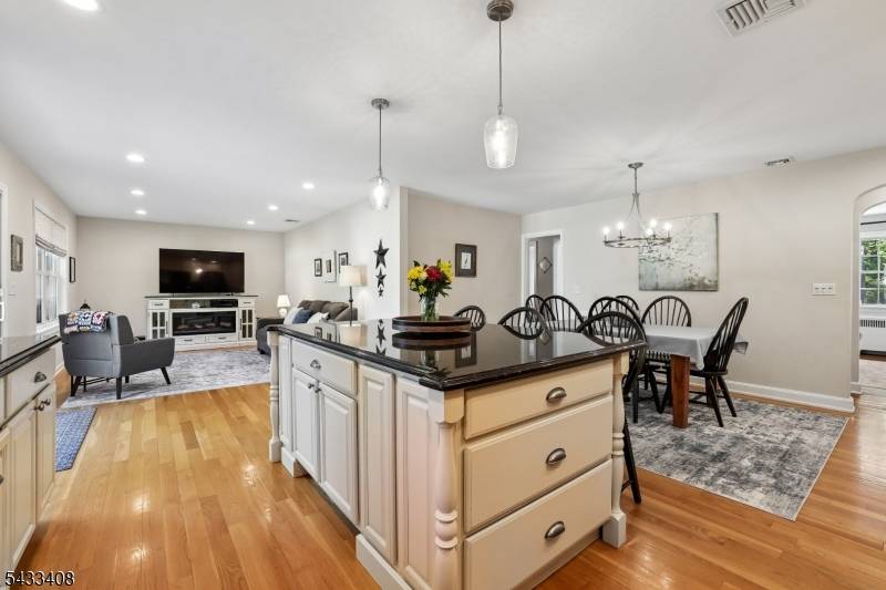 208 Wyoming St, Westfield Town, NJ 07090