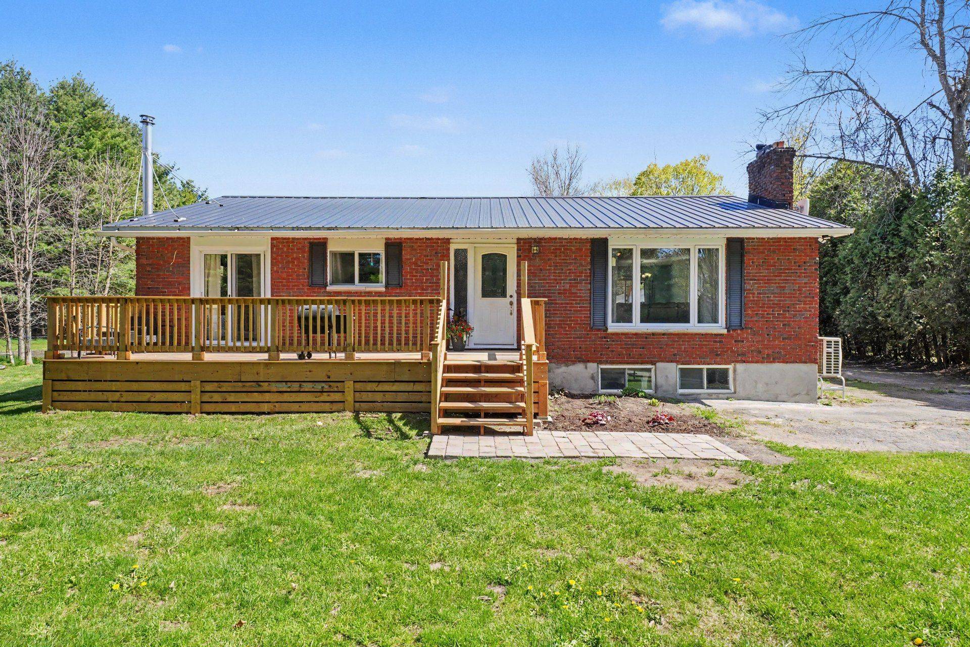 2213 County RD, Edwardsburgh/cardinal, ON K0E 1X0