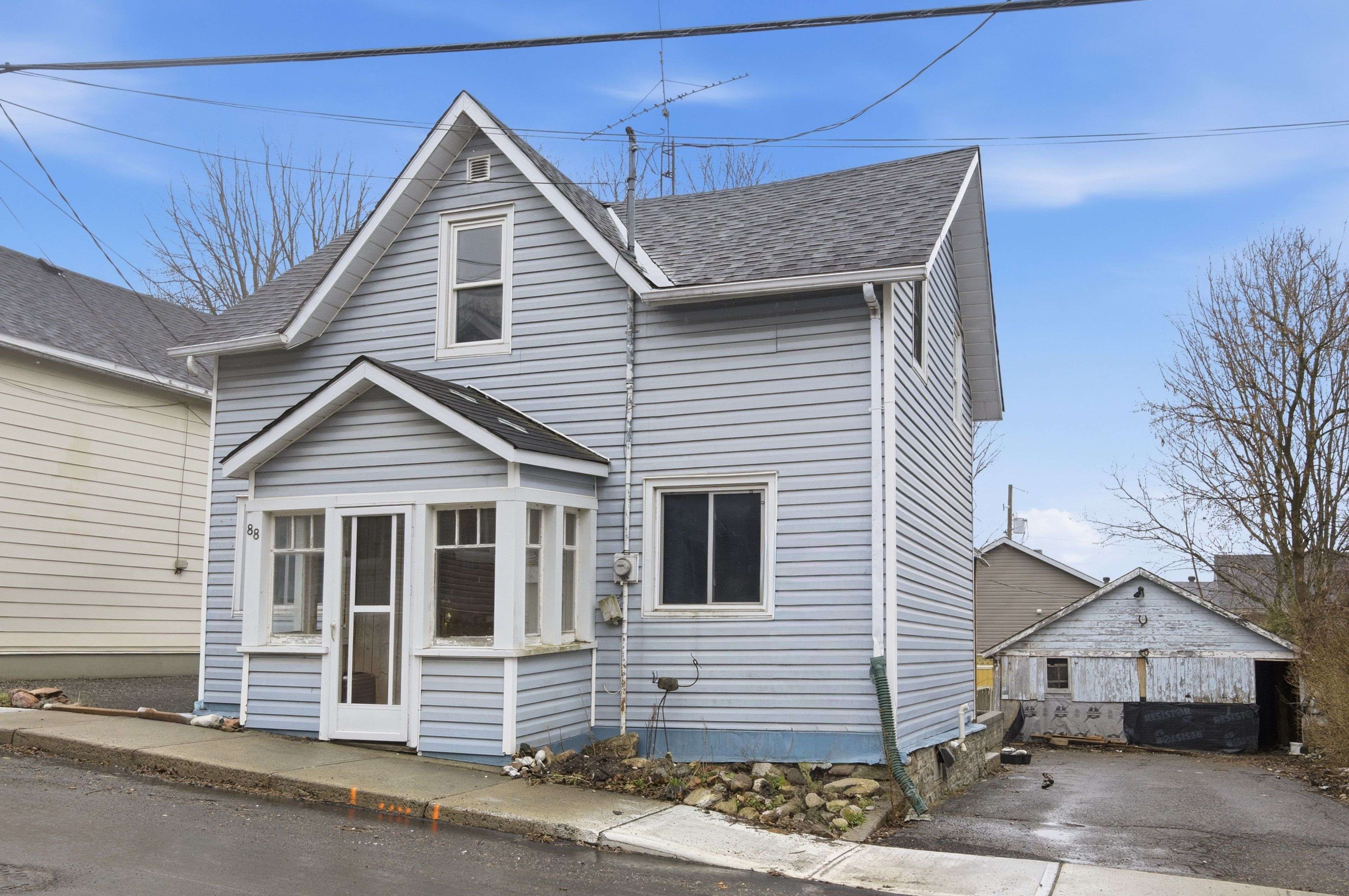 88 Charles ST, Carleton Place, ON K7C 2Y3