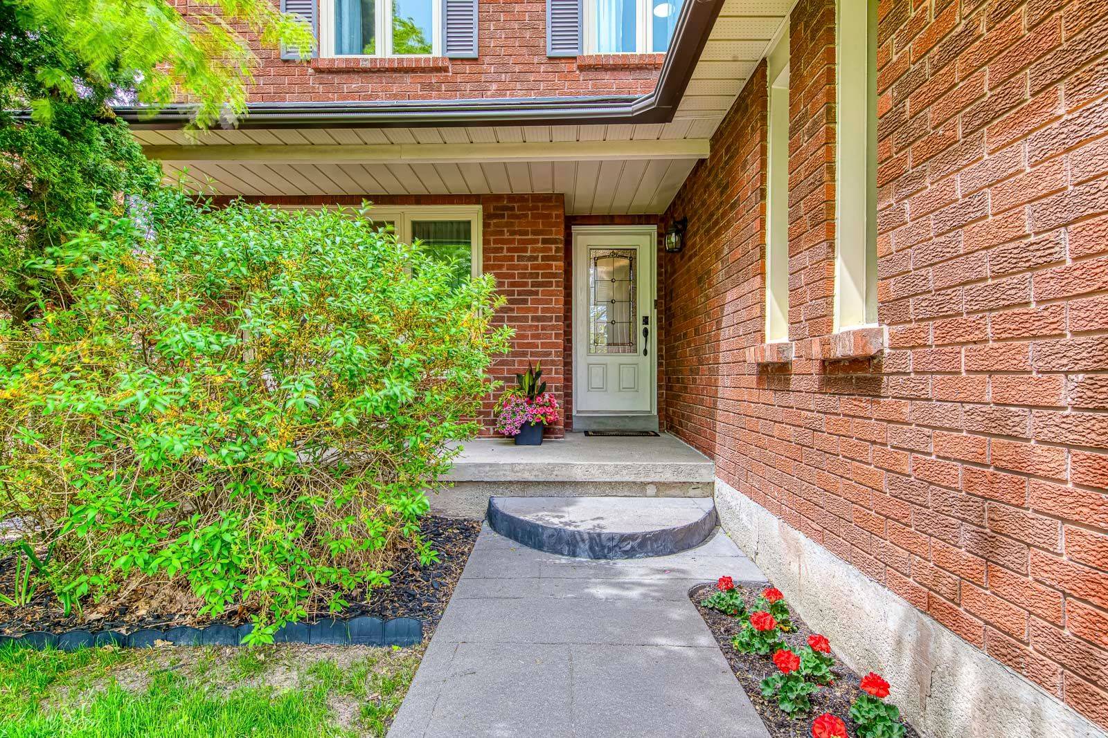 1256 Greenwood CRES, Oakville, ON L6J 6W2