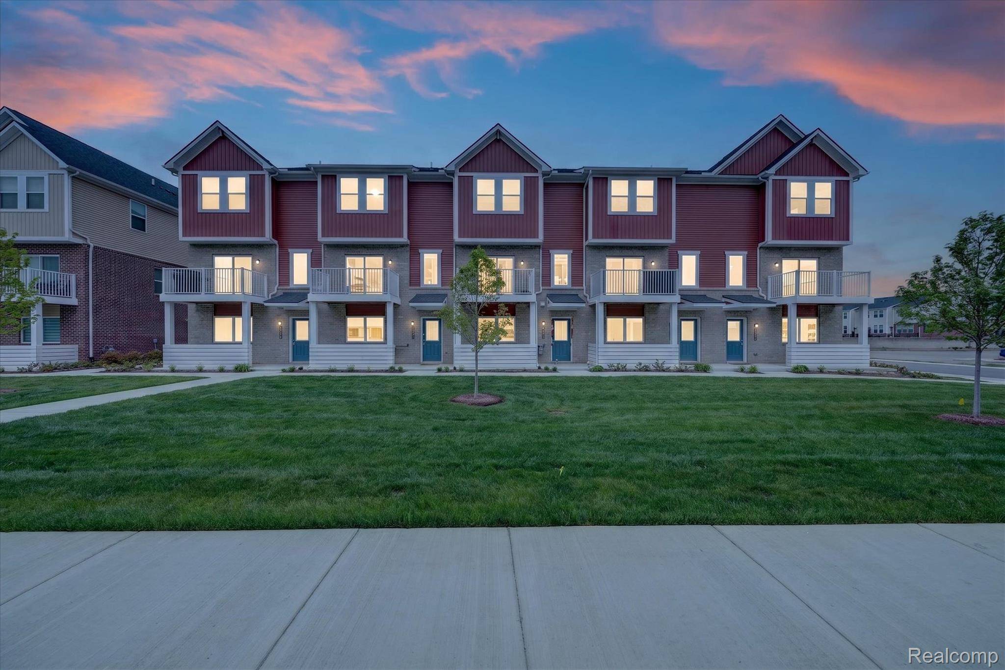 4876 E Ludlow LN, Troy, MI 48085