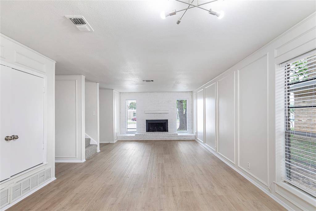 1620 Brown Trail, Hurst, TX 76054