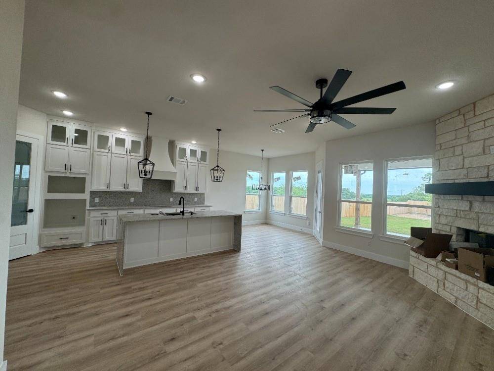808 N Avenue E, Springtown, TX 76082