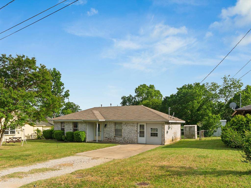 209 W Huffman Street, Krum, TX 76249