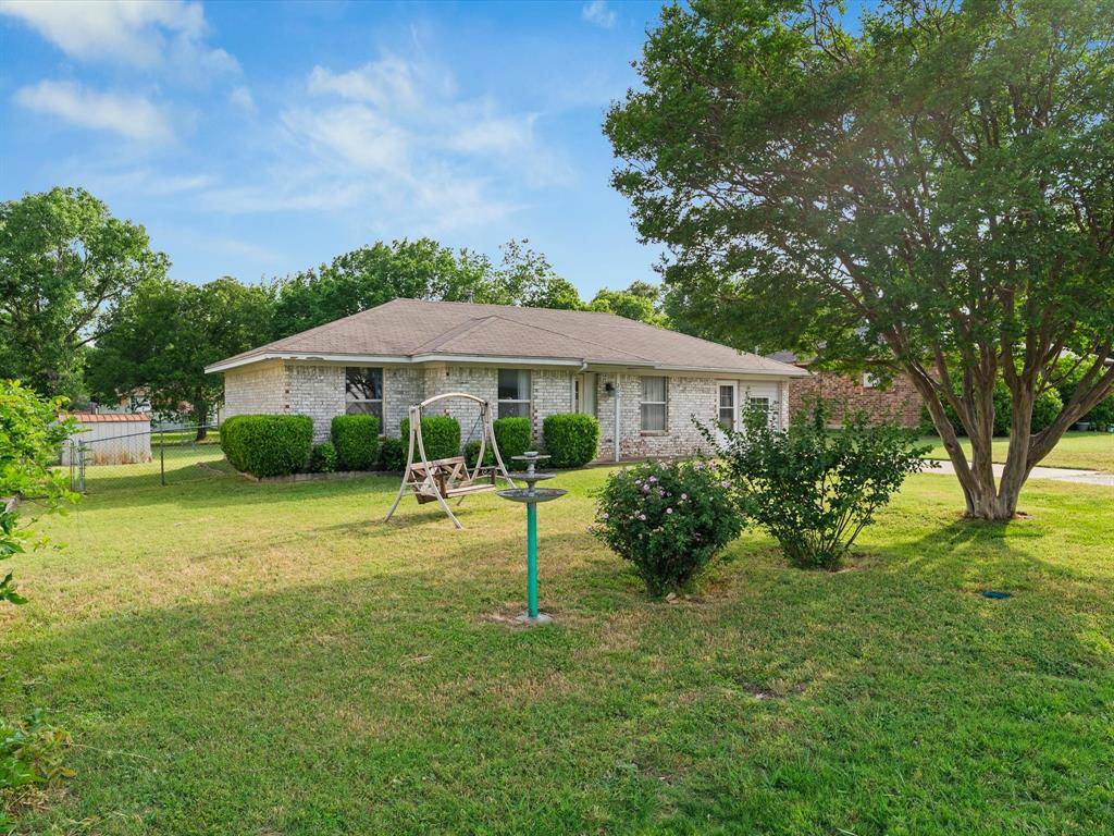 209 W Huffman Street, Krum, TX 76249