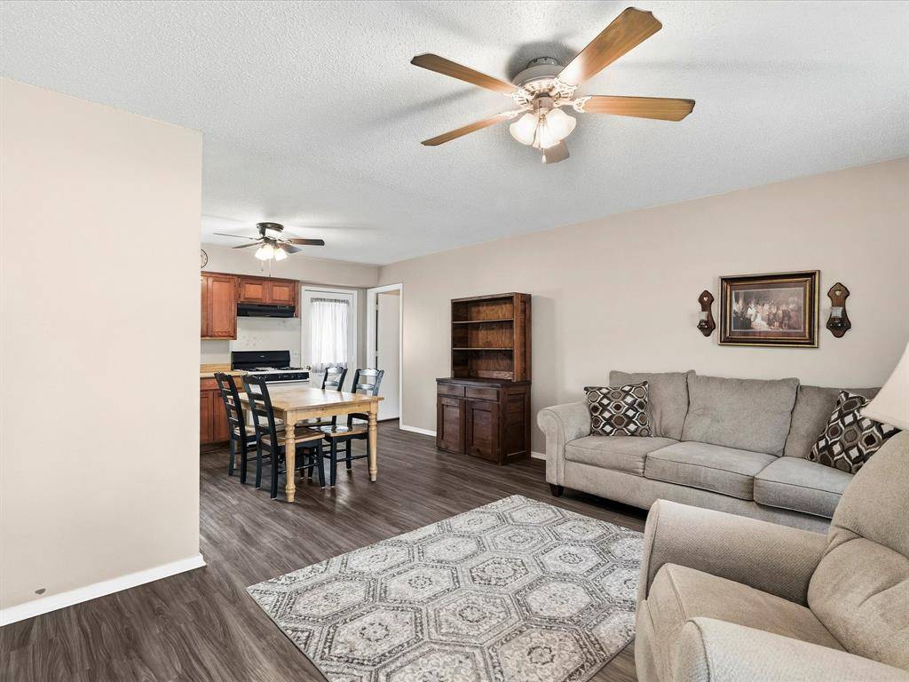 209 W Huffman Street, Krum, TX 76249