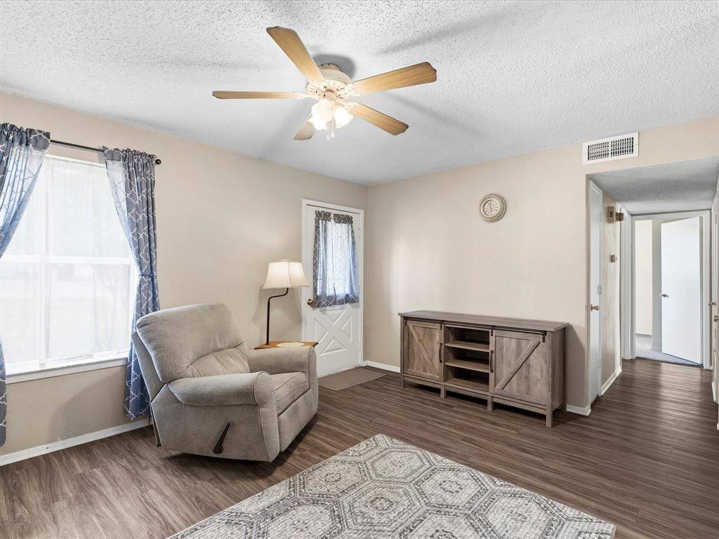 209 W Huffman Street, Krum, TX 76249