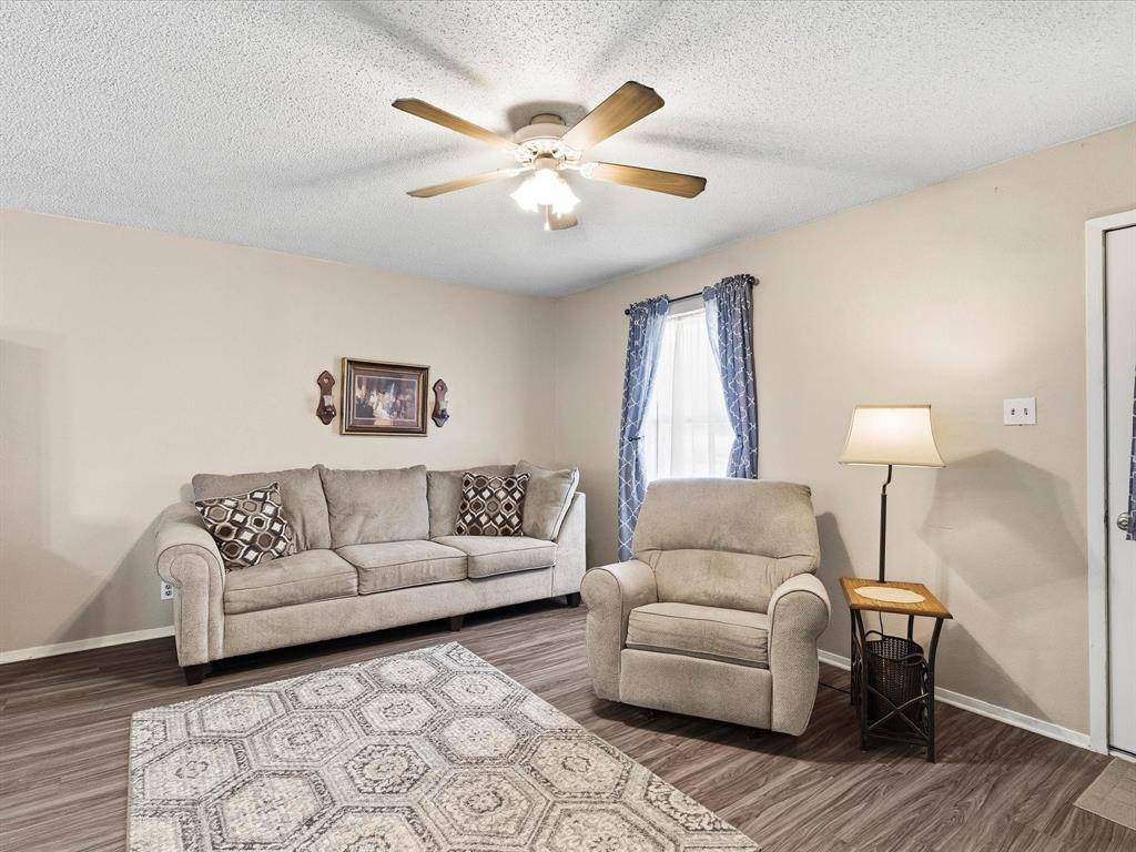 209 W Huffman Street, Krum, TX 76249
