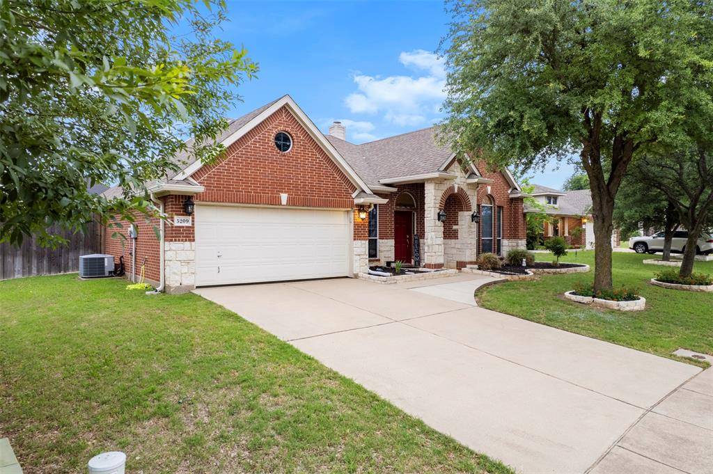 5209 Medallion Court, Midlothian, TX 76065