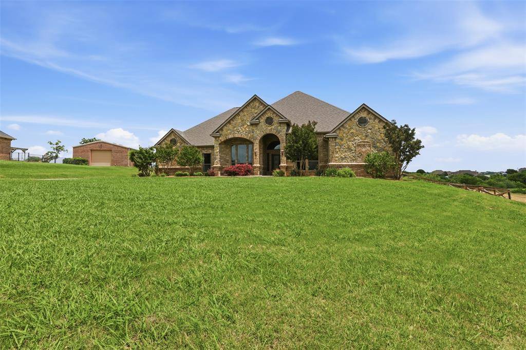 6900 Breezy Bluff Court, Fort Worth, TX 76126