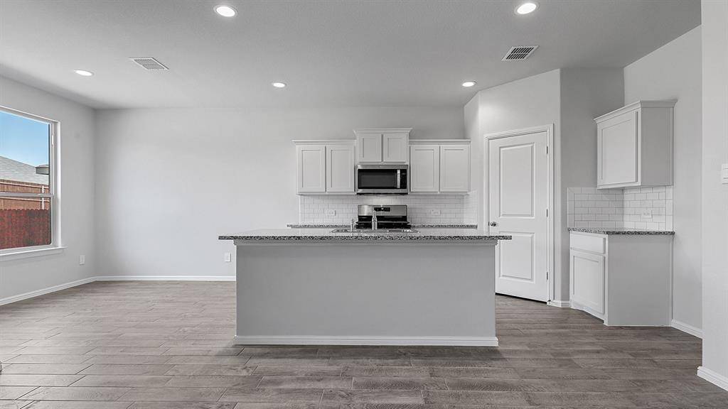 435 SUNDAY SILENCE Way, Granbury, TX 76049