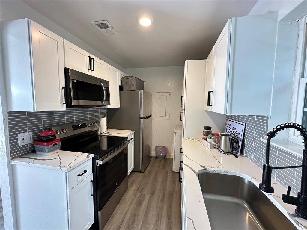 809 W Broadus Avenue, Fort Worth, TX 76115