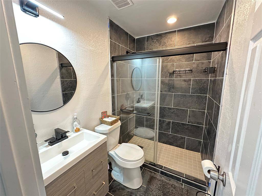 809 W Broadus Avenue, Fort Worth, TX 76115