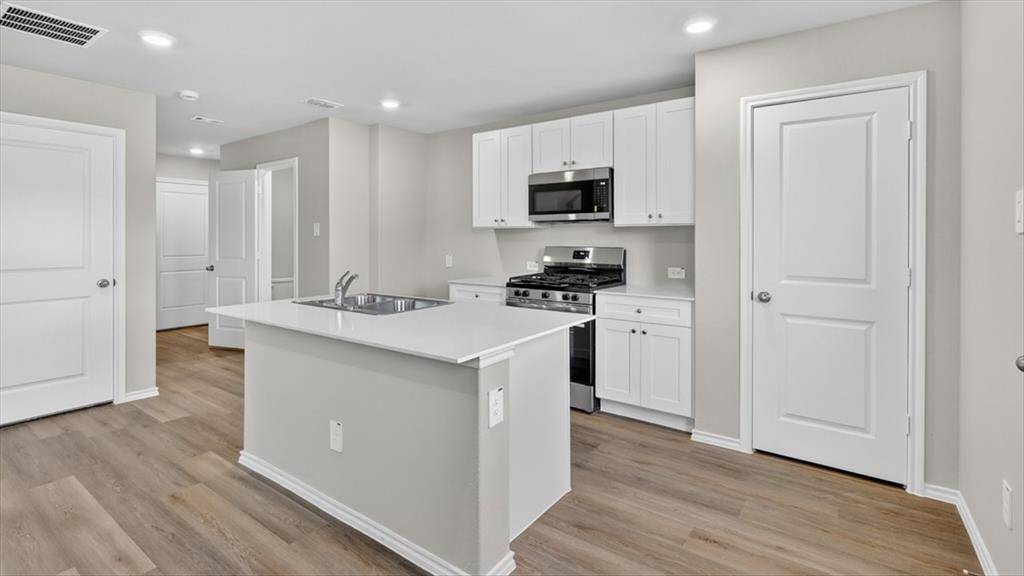 5525 ROLLINS Drive, Denton, TX 76249