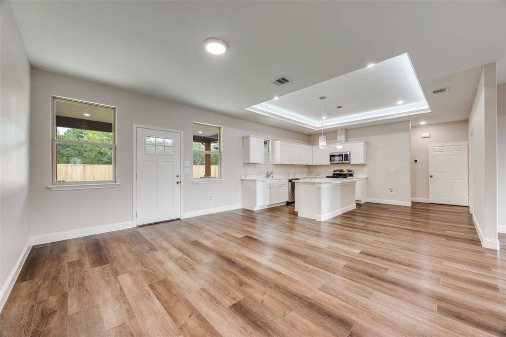 1704 Kings Lane, Commerce, TX 75428