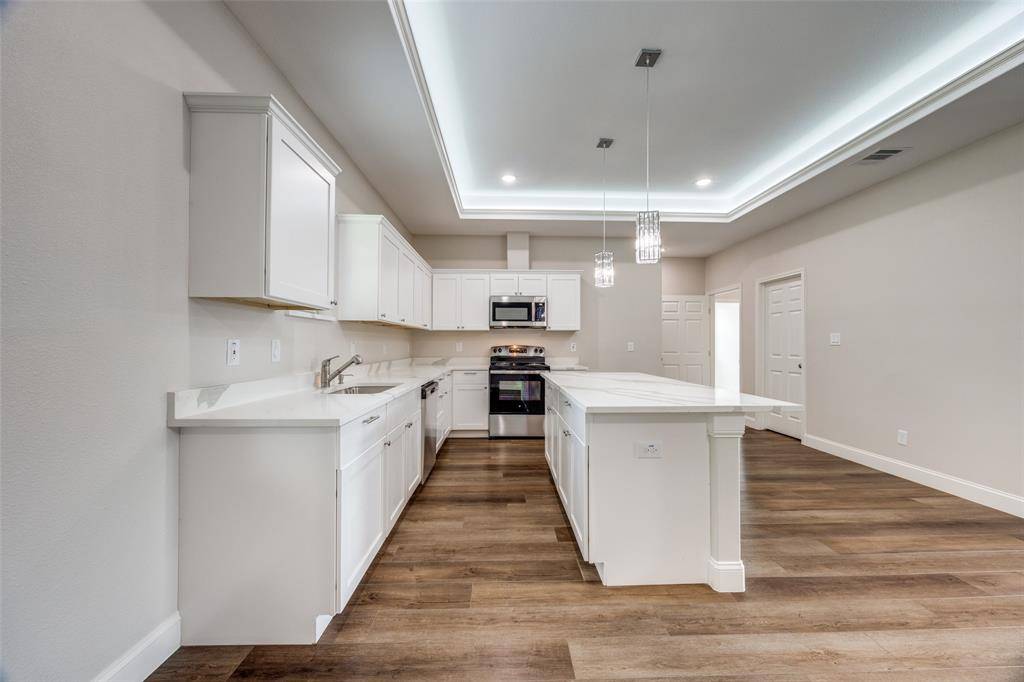 1704 Kings Lane, Commerce, TX 75428