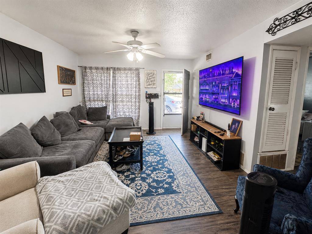 4310 Greenbriar Drive, Bellmead, TX 76705