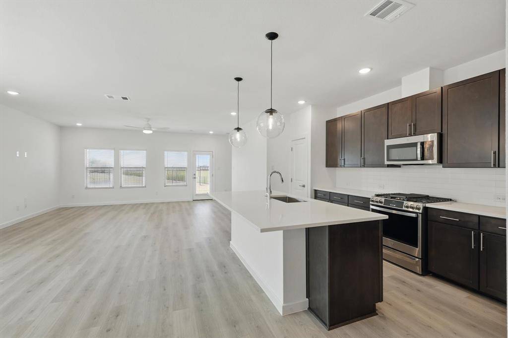 2238 Maple Ridge Drive, Van Alstyne, TX 75495