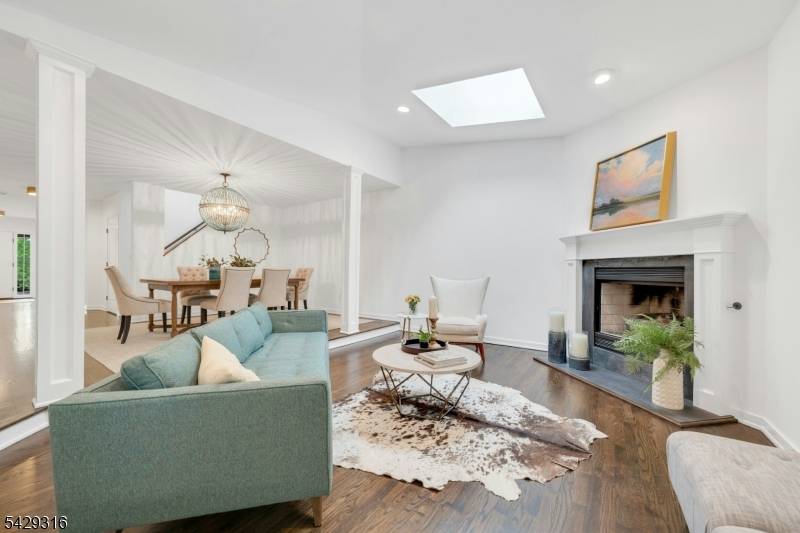 22 Fox Run Rd, Allendale Boro, NJ 07401