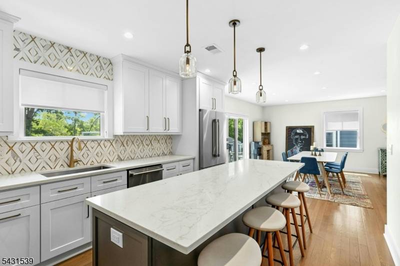 18 University Ave, Chatham Boro, NJ 07928