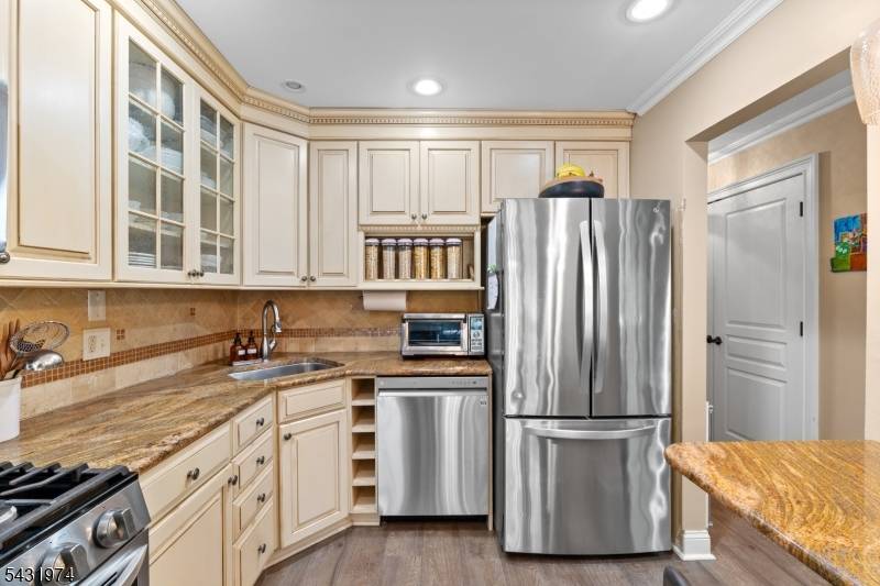 1357 Stephanie Dr, North Caldwell Boro, NJ 07006