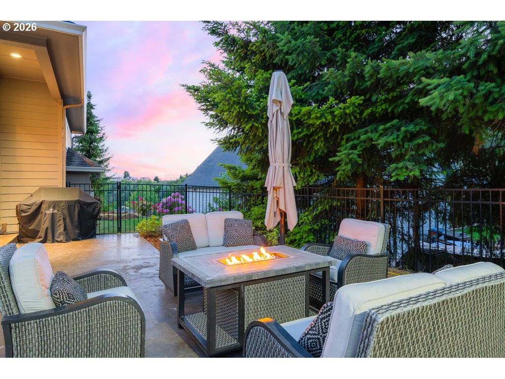 1797 NE ROCKY DR, Roseburg, OR 97470