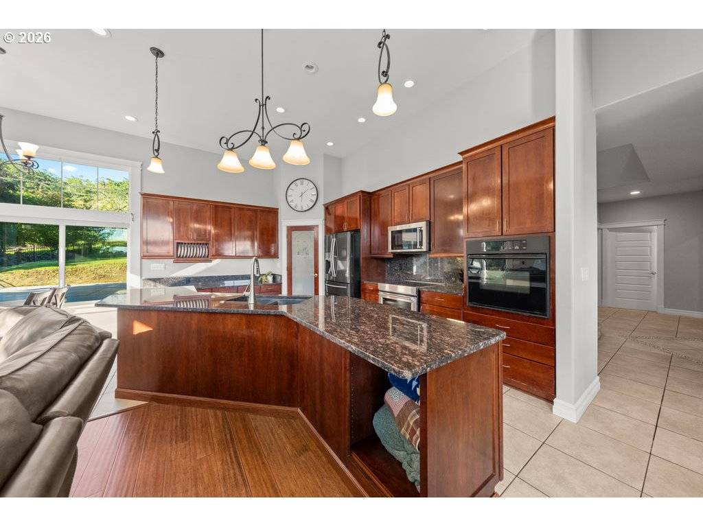 1797 NE ROCKY DR, Roseburg, OR 97470