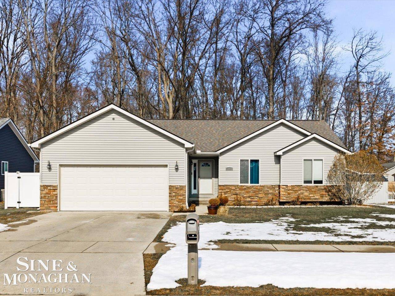 1103 Beth CT, Algonac, MI 48001