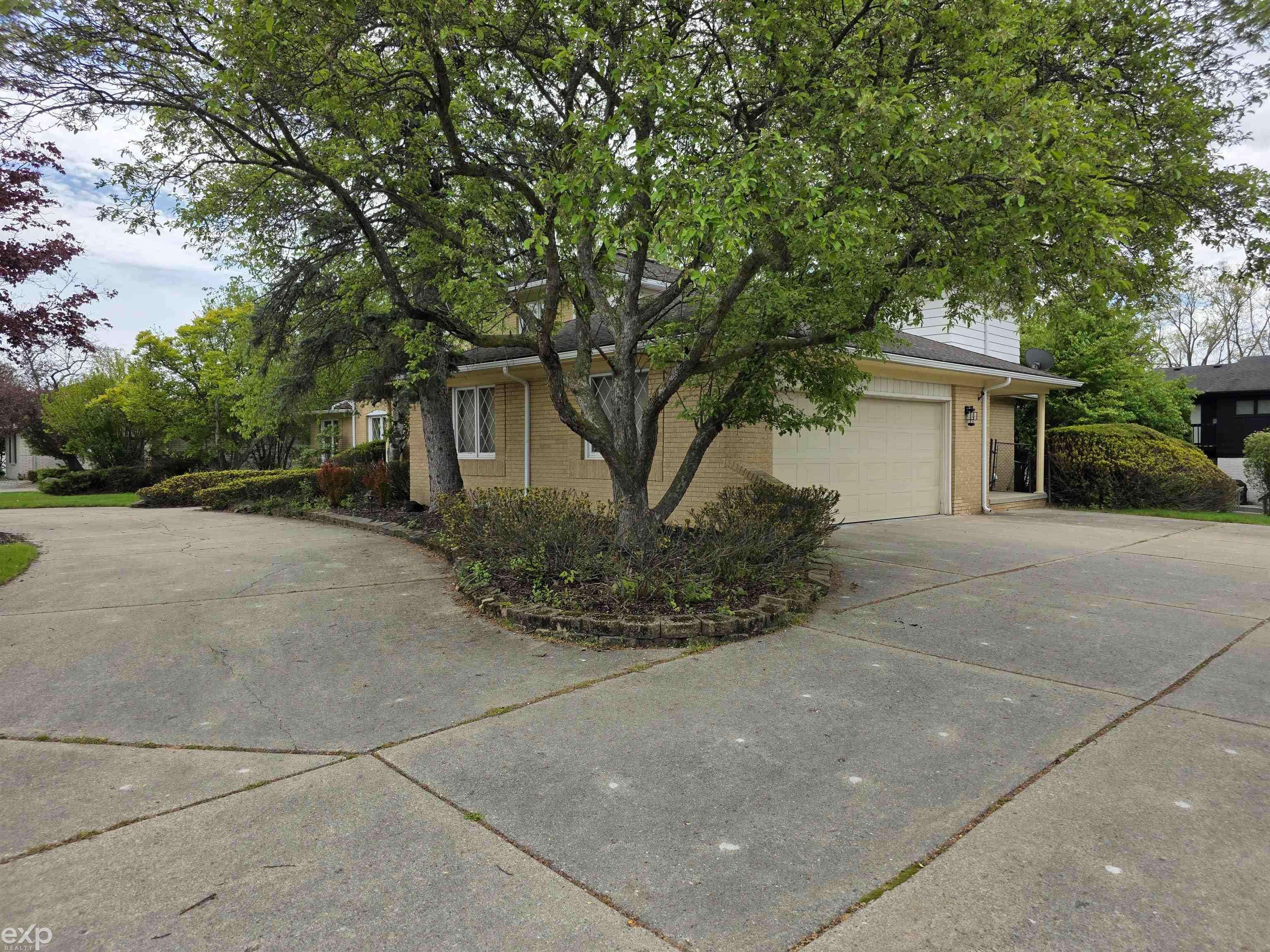 23223 Bellwood DR, Southfield, MI 48034
