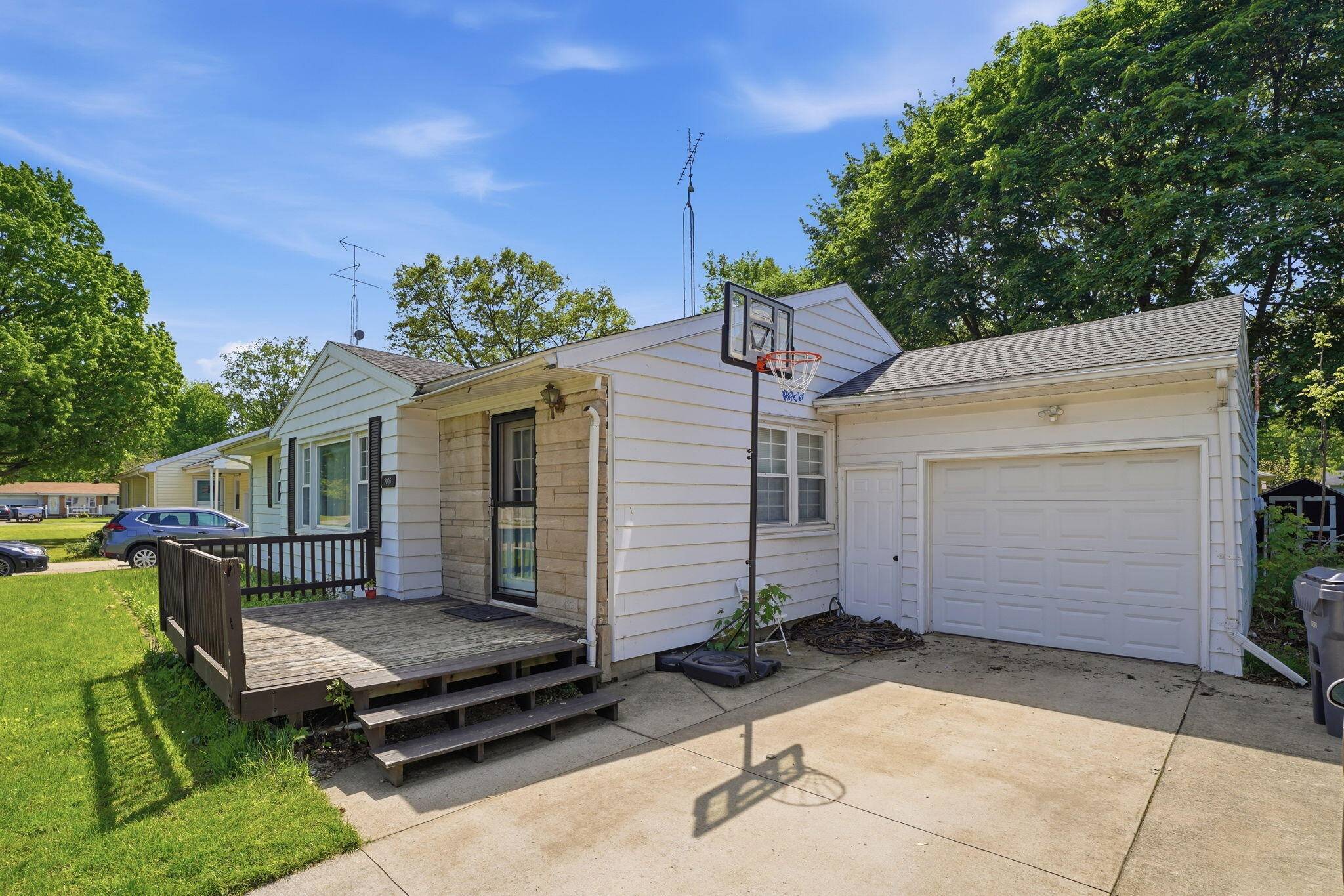 2046 Gerald ST, St. Joseph Twp, MI 49022