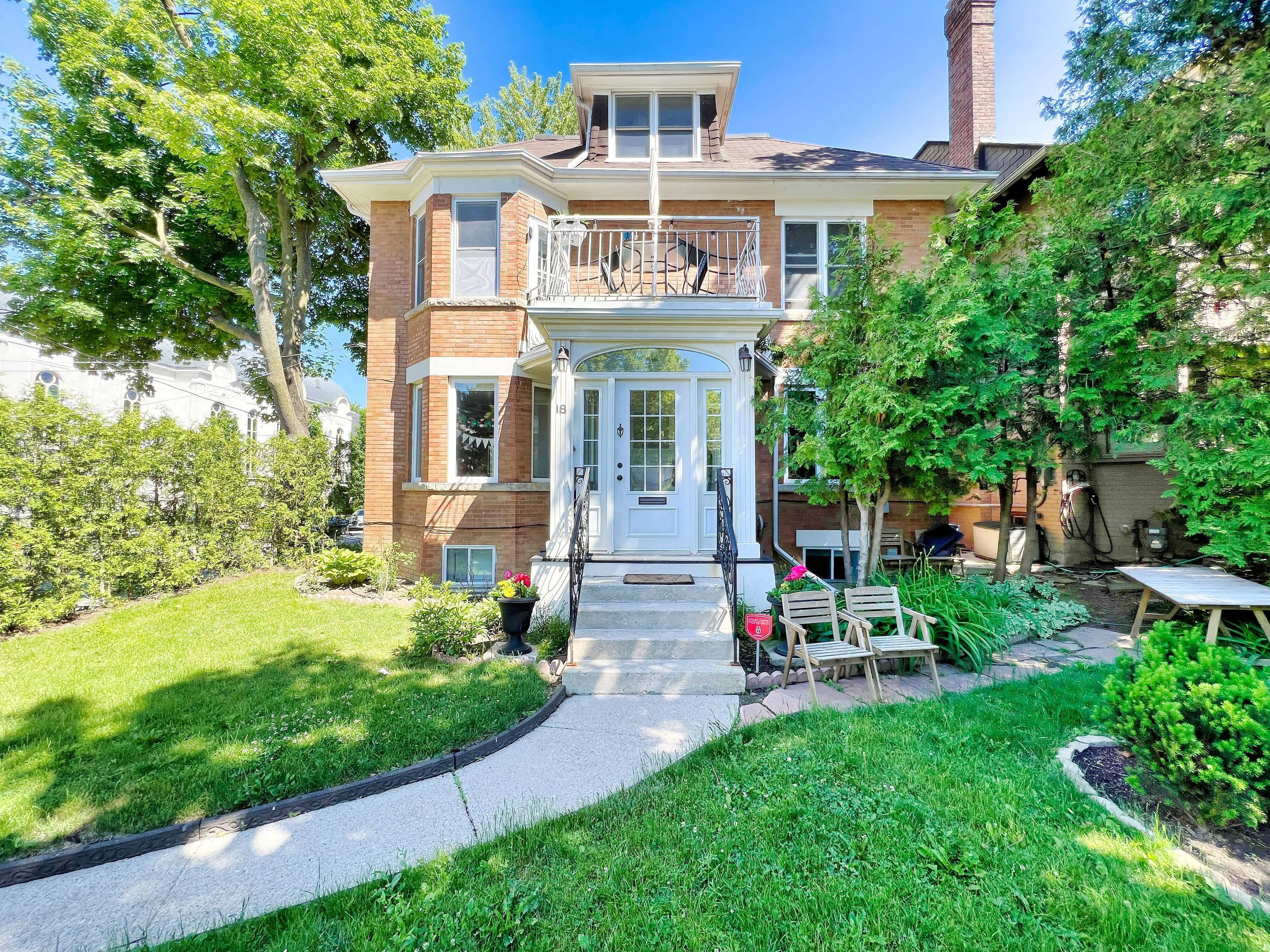 18 Shorncliffe AVE, Toronto C02, ON M4V 1T1