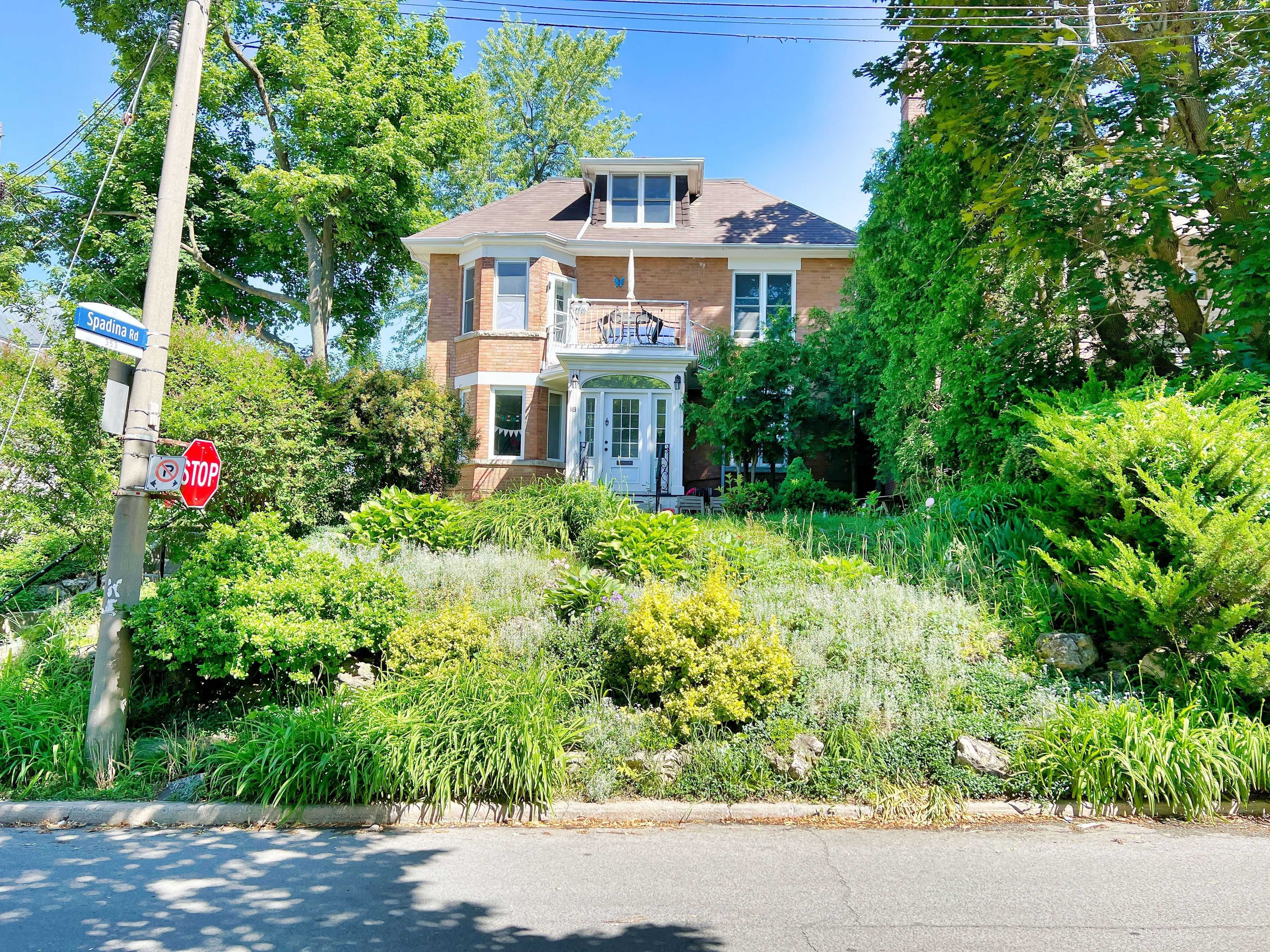 18 Shorncliffe AVE, Toronto C02, ON M4V 1T1