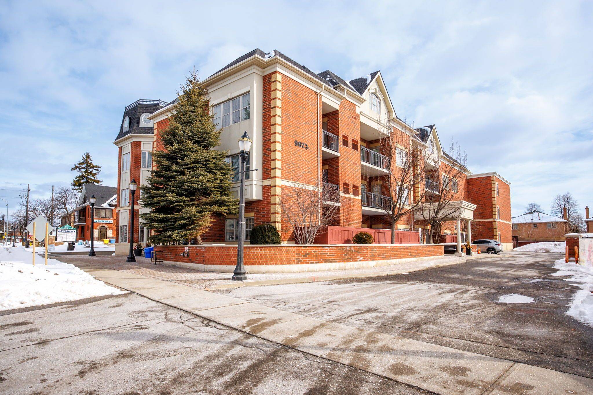9973 Keele ST #202, Vaughan, ON L6A 3Y5