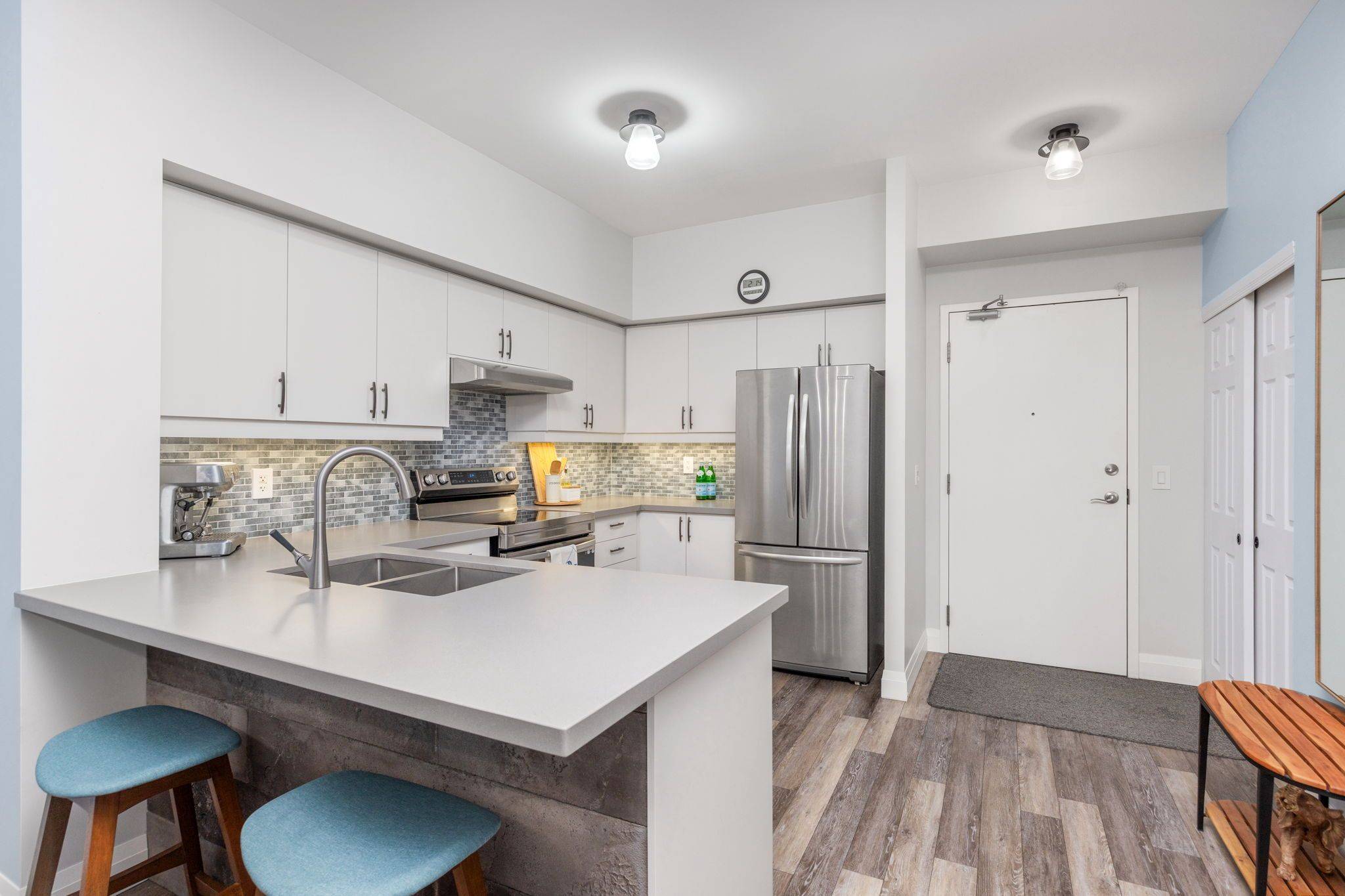 9973 Keele ST #202, Vaughan, ON L6A 3Y5