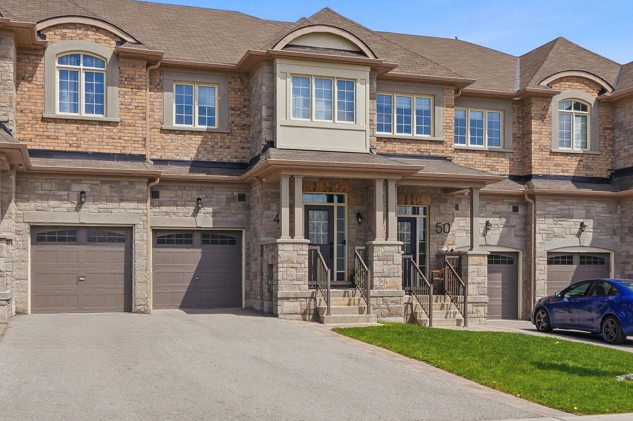 48 Cupples Farm LN, East Gwillimbury, ON L0G 1M0