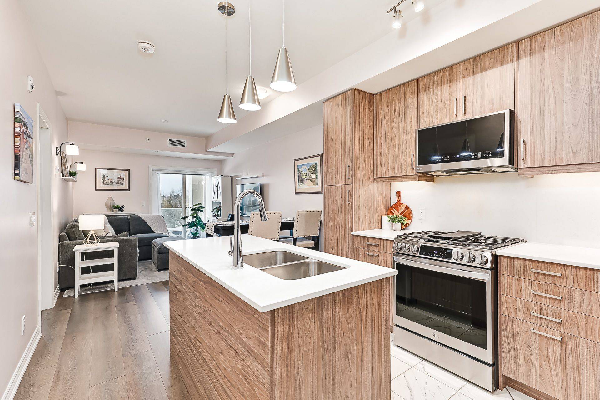 5 Spooner CRES #217, Collingwood, ON L9Y 1T3