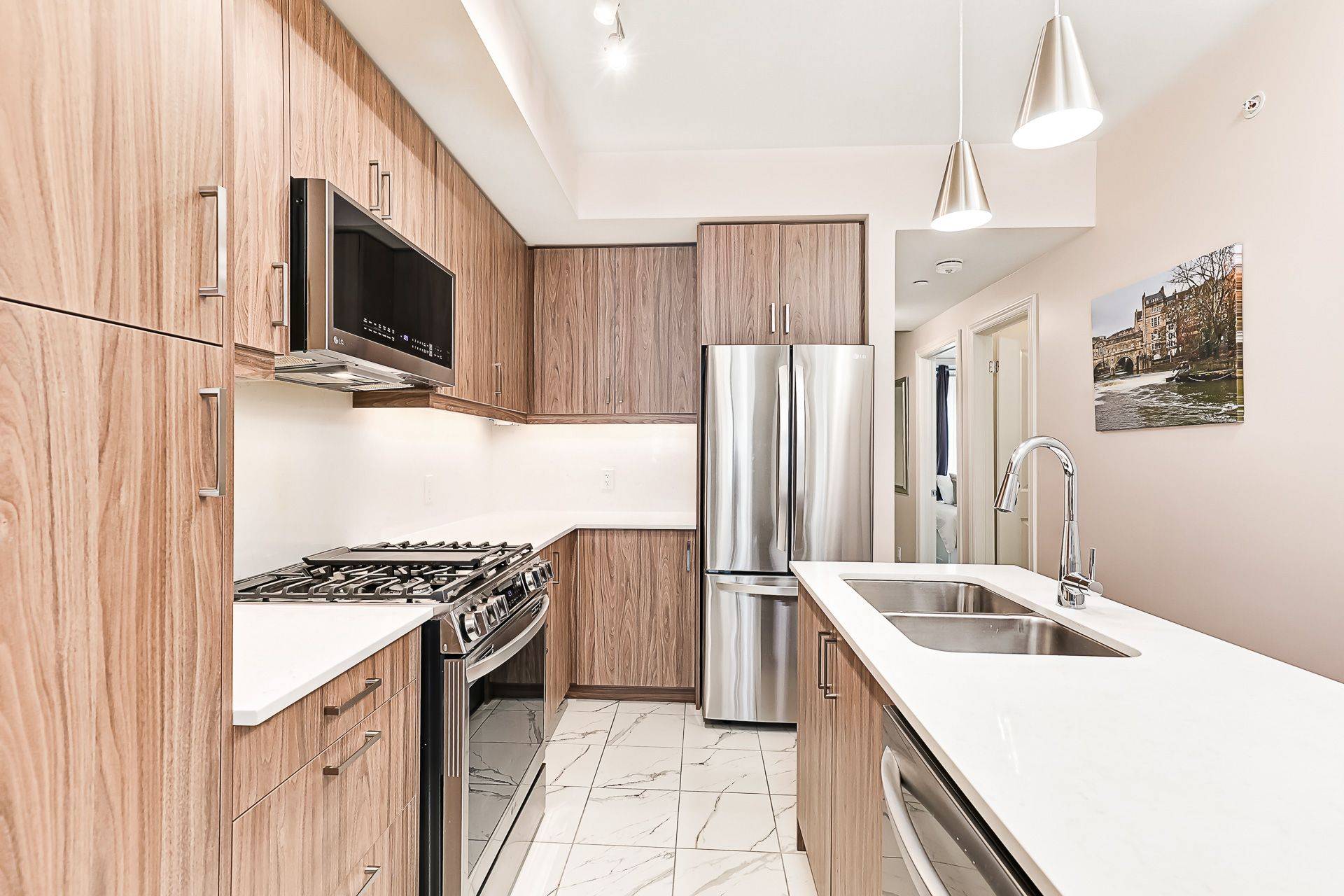 5 Spooner CRES #217, Collingwood, ON L9Y 1T3