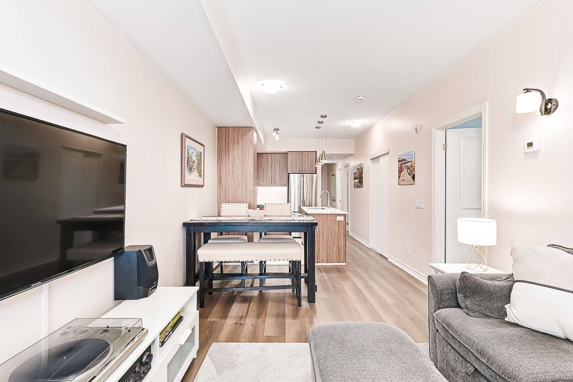 5 Spooner CRES #217, Collingwood, ON L9Y 1T3