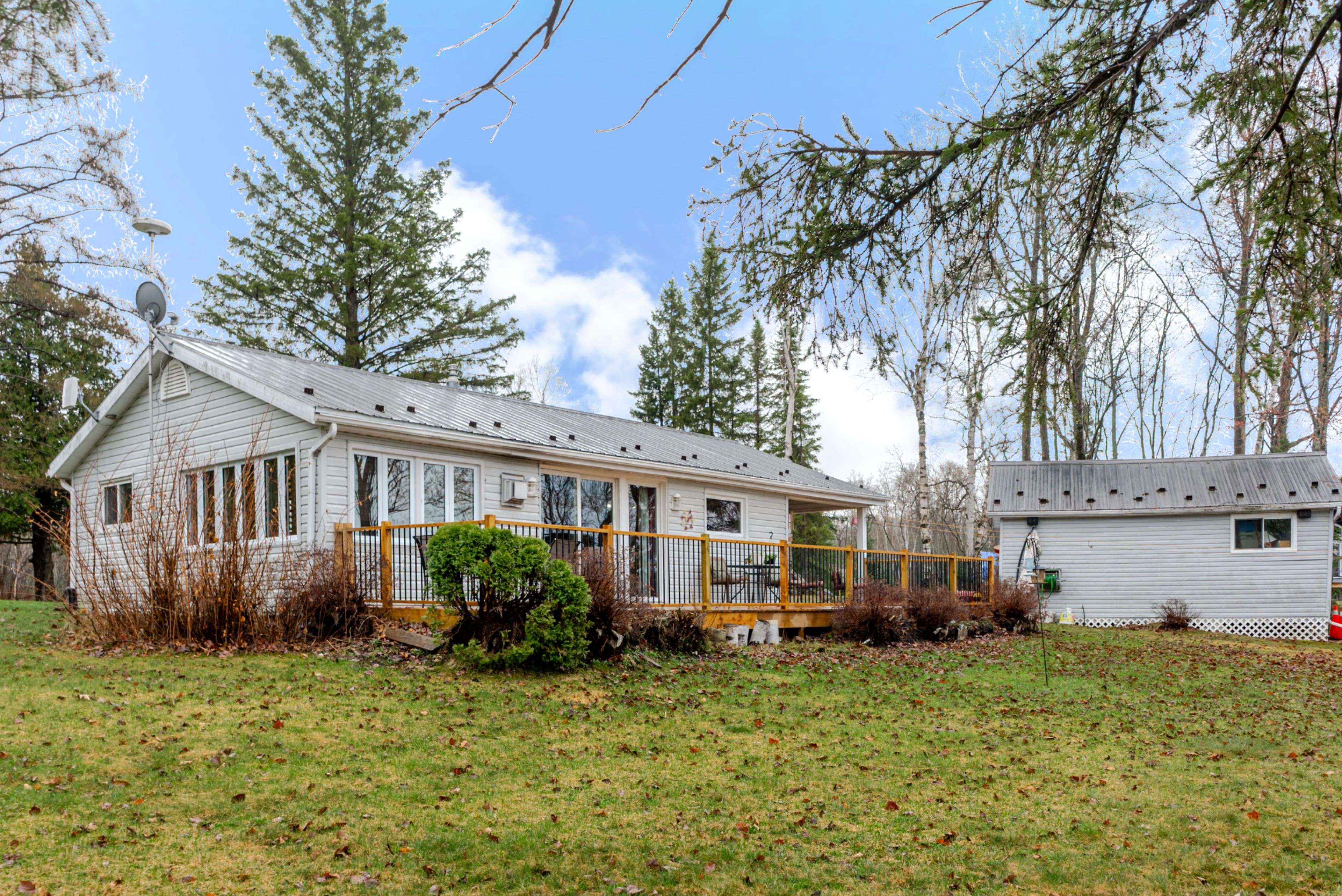 80 Islandview LN, Chisholm, ON P0H 1Z0