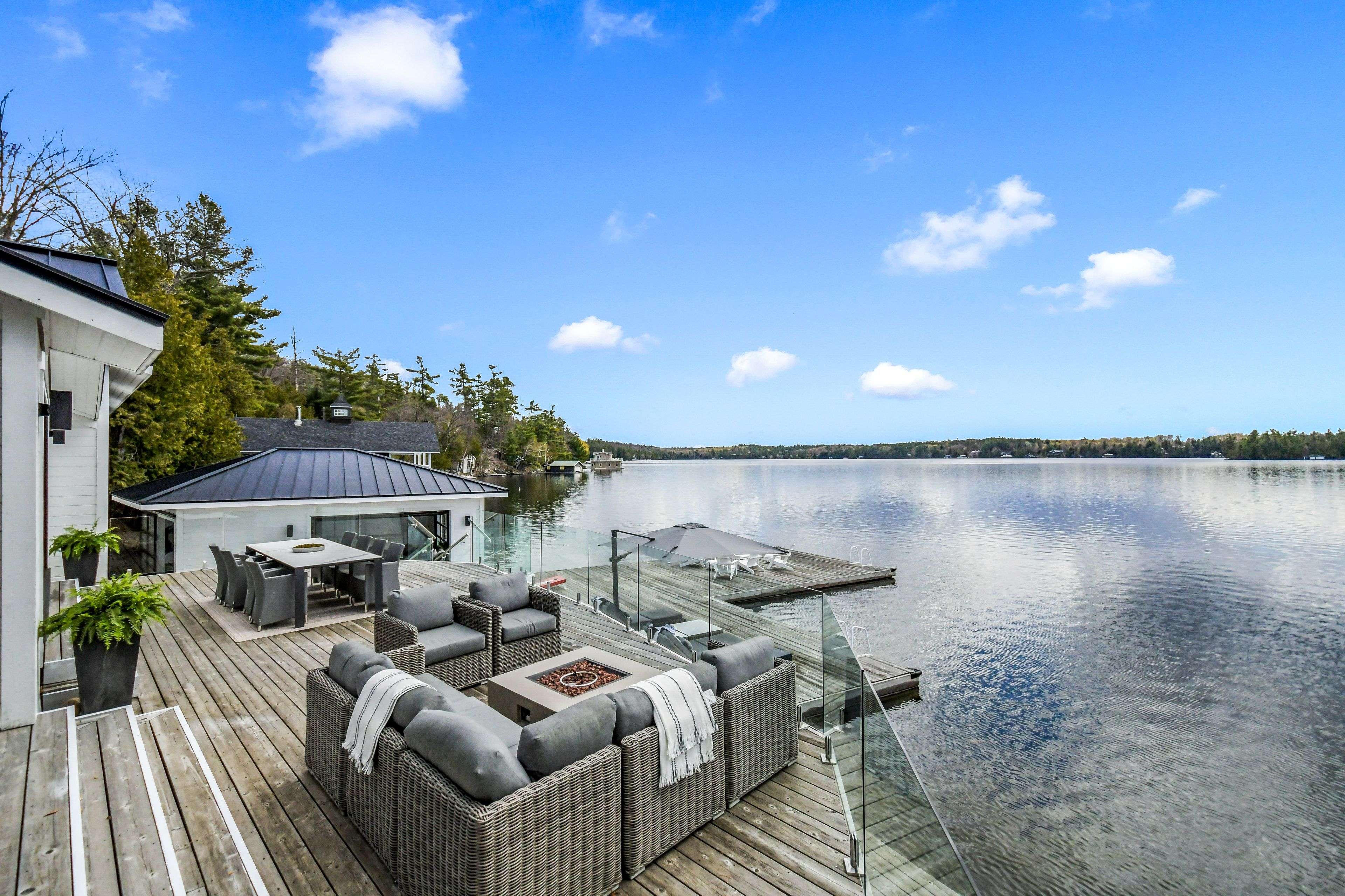 1377 Peninsula RD, Muskoka Lakes, ON P0B 1J0