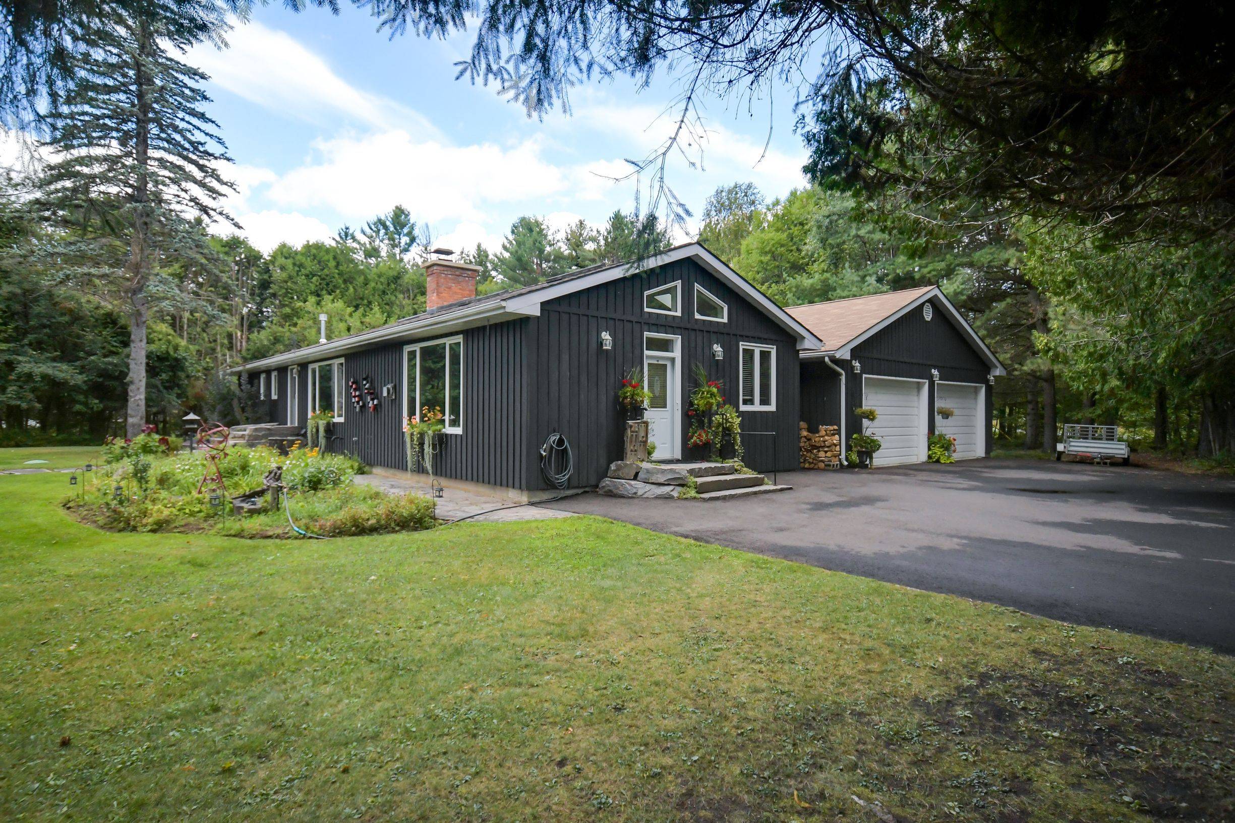 2 Leslie DR W, Bracebridge, ON P1L 1W8