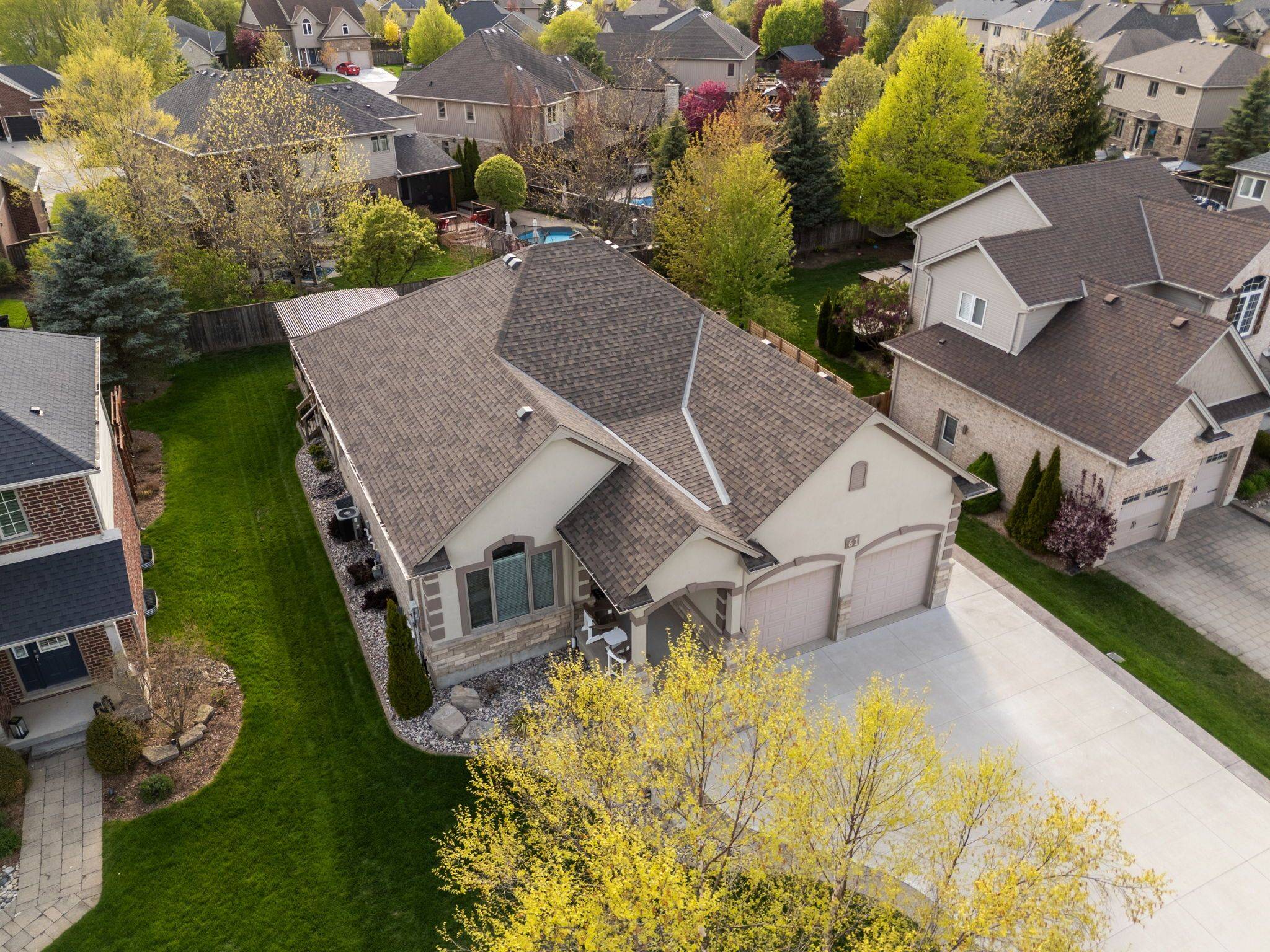 61 Willowridge RD, Middlesex Centre, ON N0M 2A0