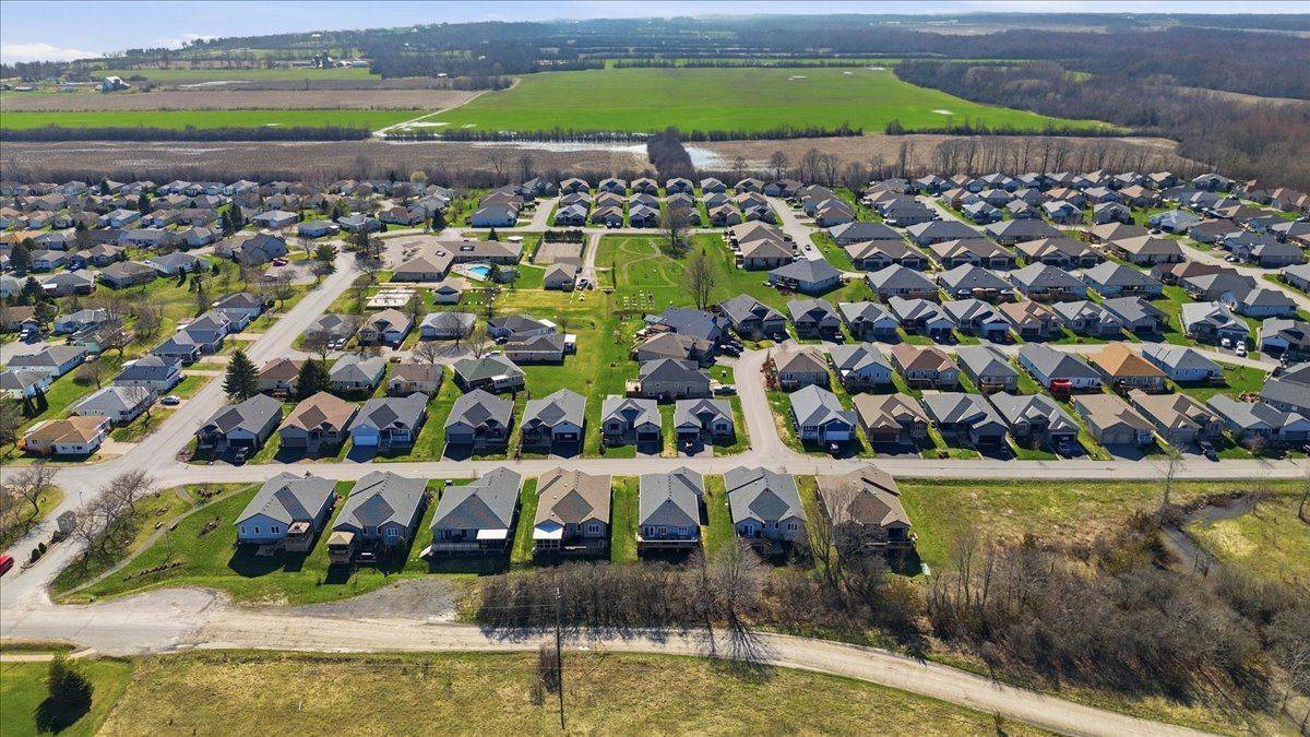 12 Dorchester DR, Prince Edward County, ON K0K 3L0