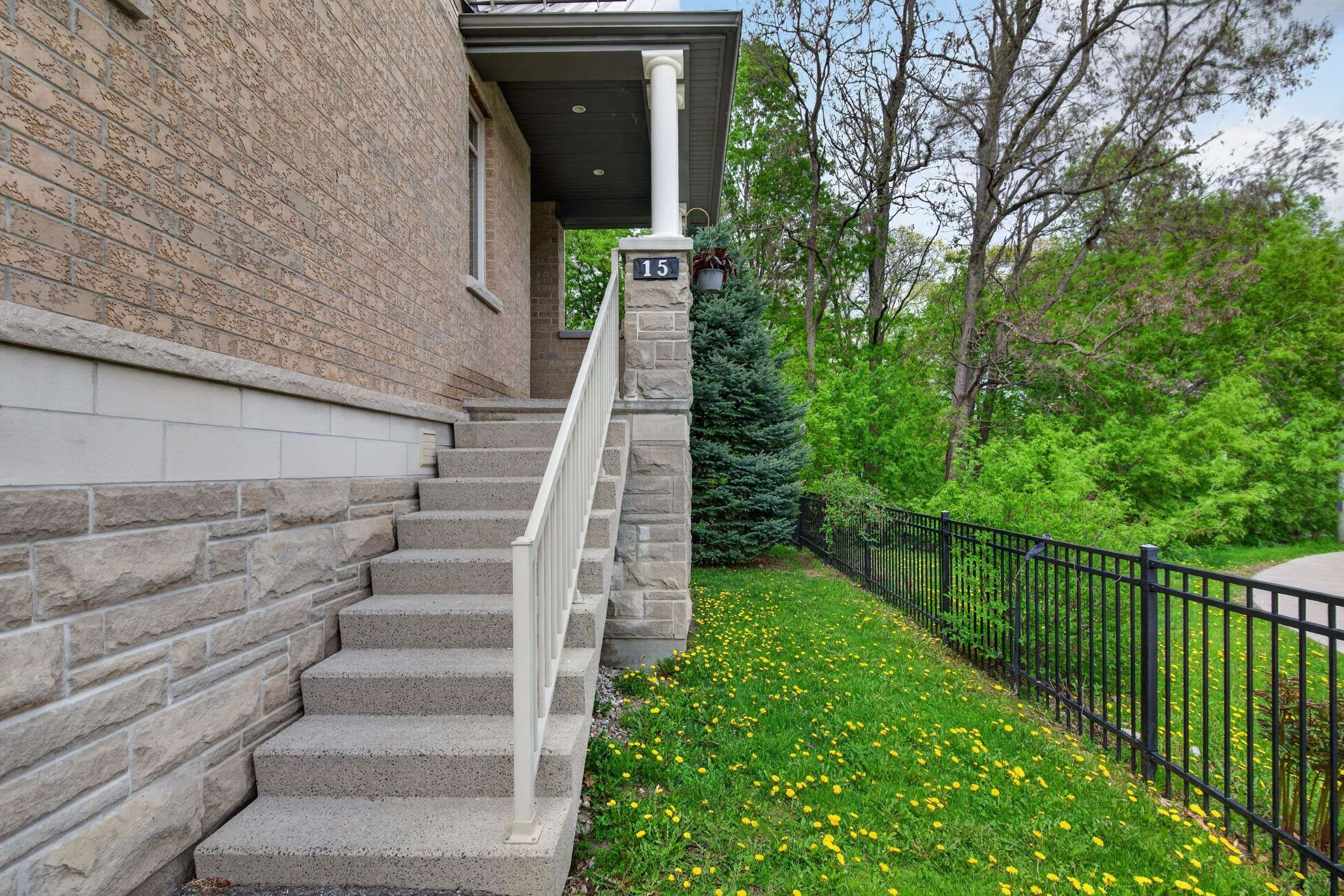15 Tadley Private #14, Barrhaven, ON K2J 2T3