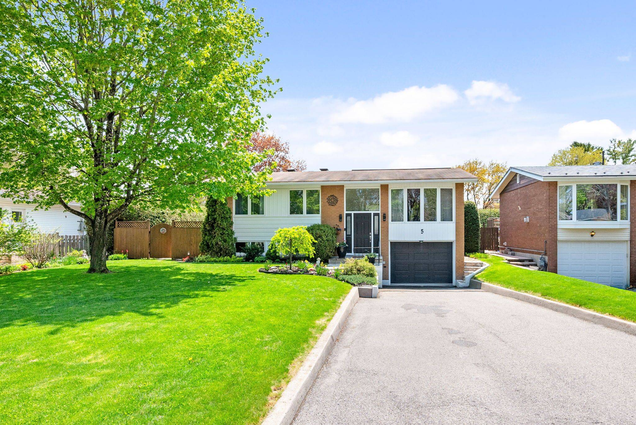 5 West Herrington CT, Crystal Bay - Rocky Point - Bayshore, ON K2H 6B9