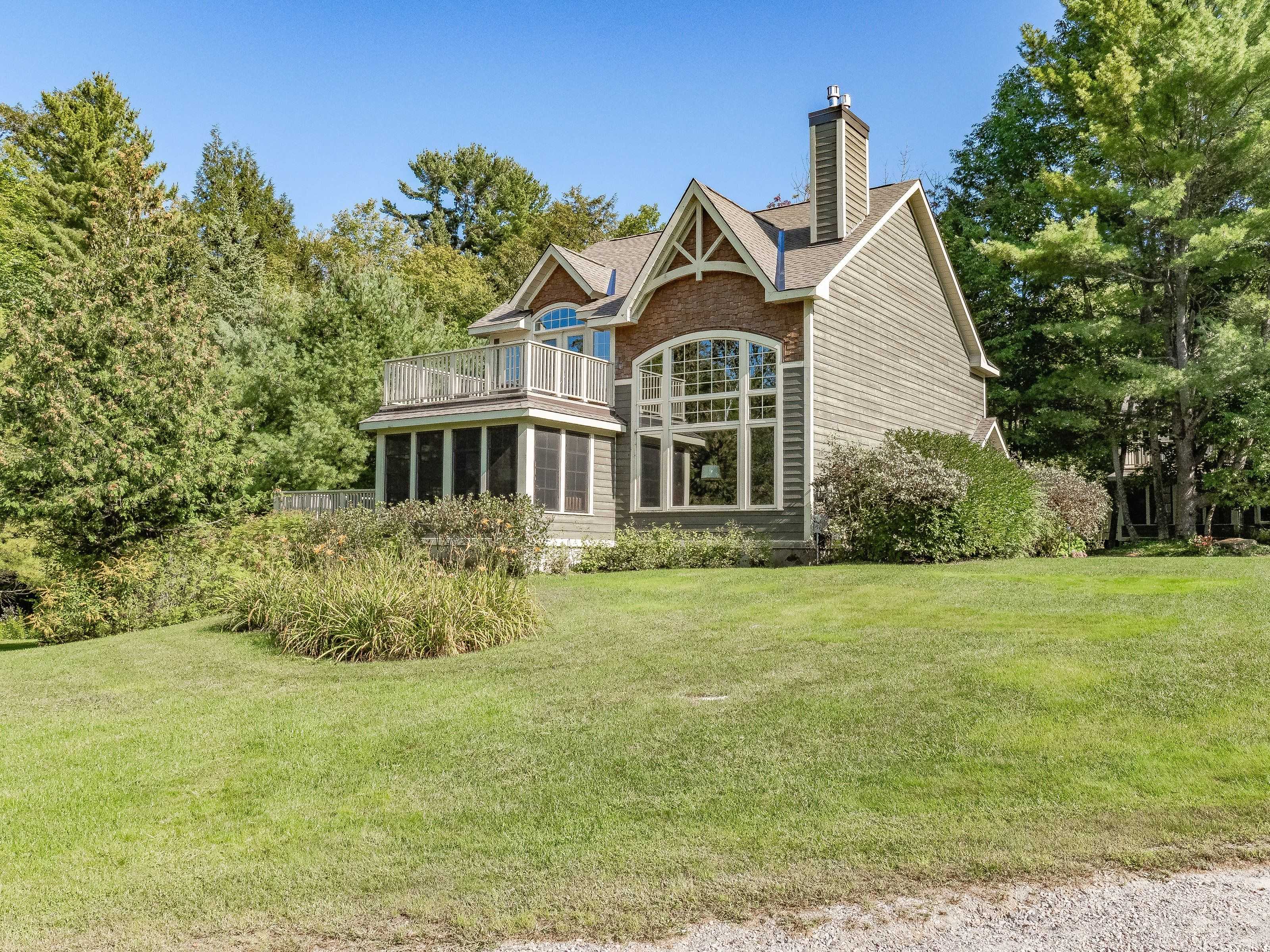 3876 Muskoka Rd 118 HWY W #Sandfield 8 W4, Muskoka Lakes, ON P0B 1J0